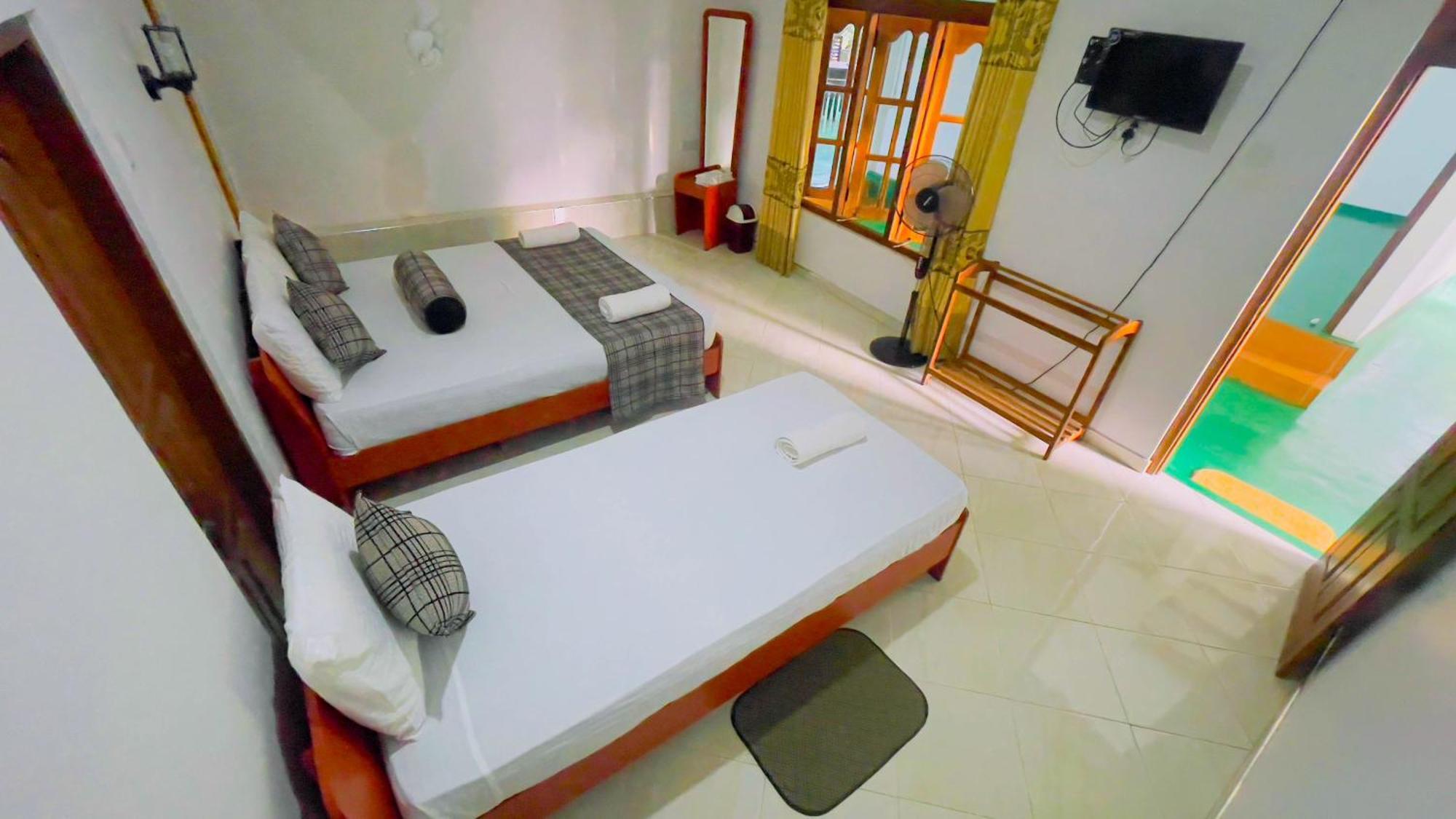 White Eagle Hotel Szigirija Kültér fotó