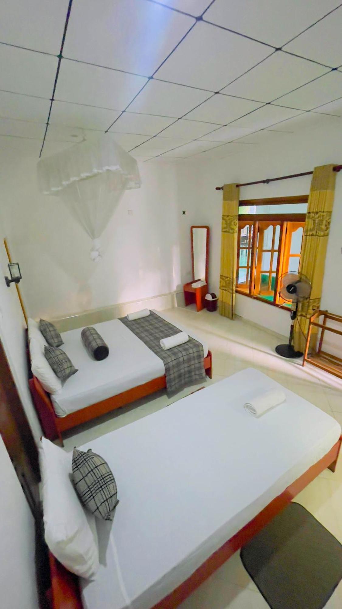 White Eagle Hotel Szigirija Kültér fotó